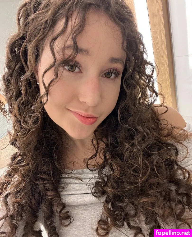 Curlykinkycutie