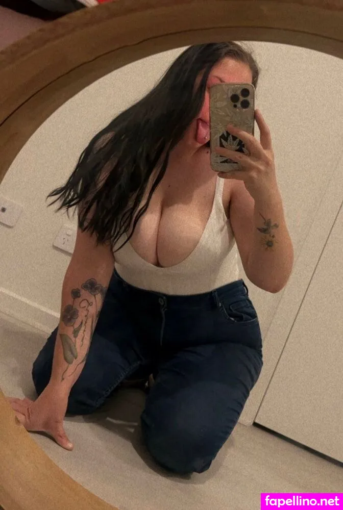 Curvybustybabe