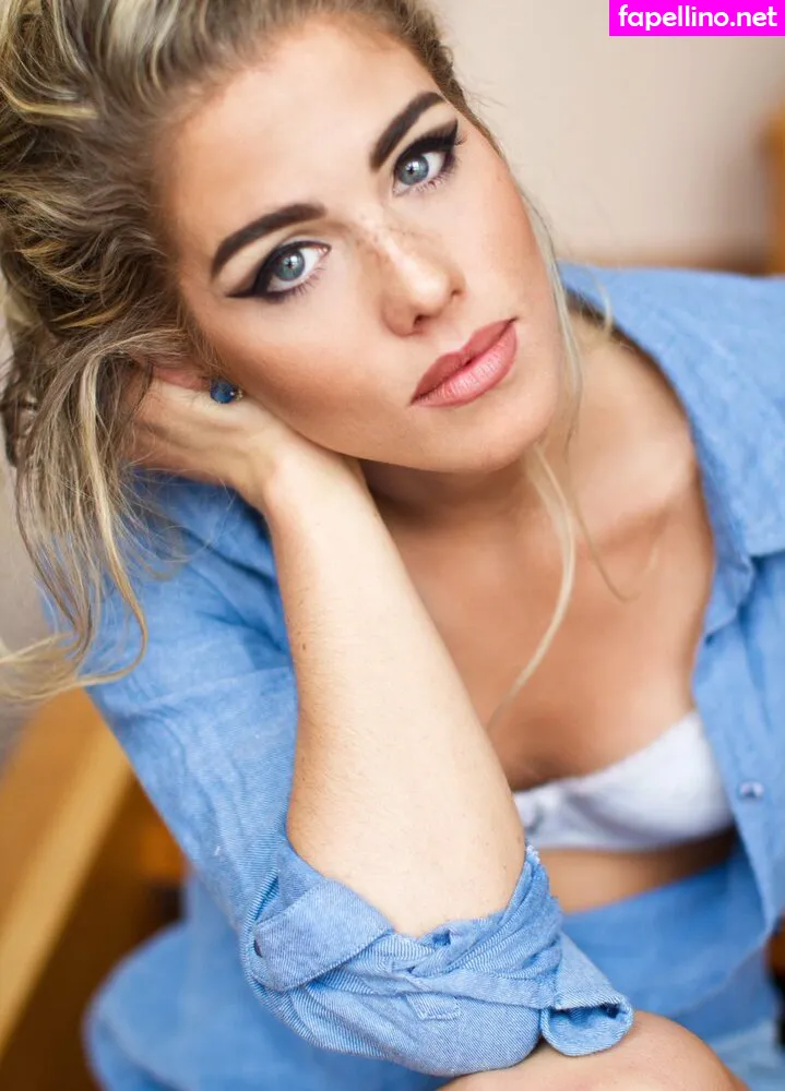 Emily Bett Rickards