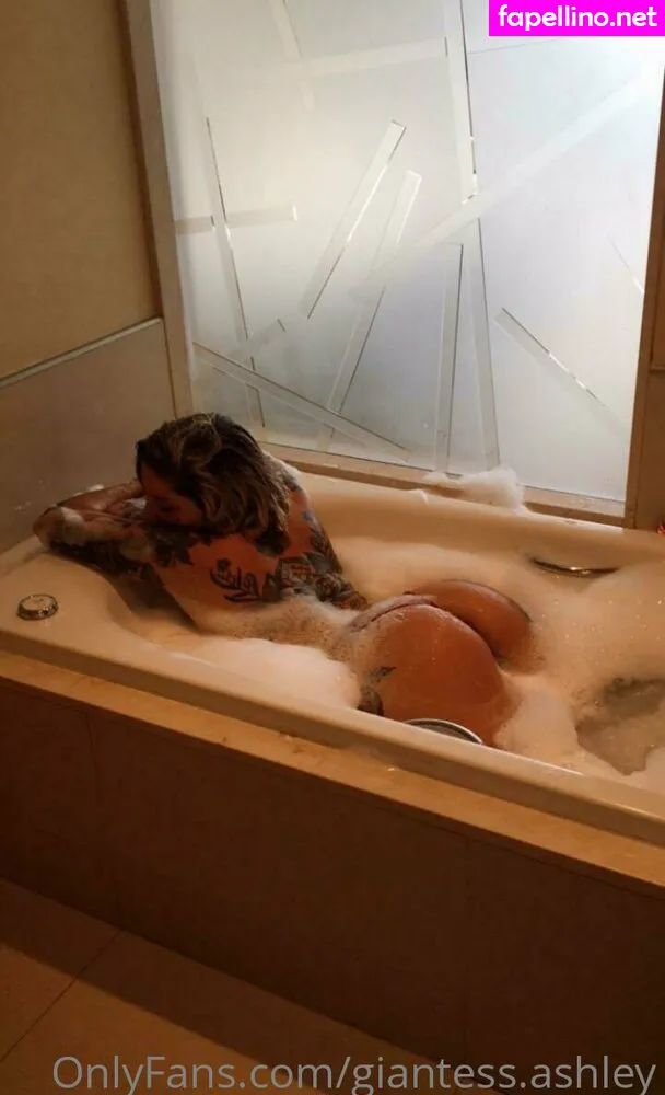 Giantess Ashley