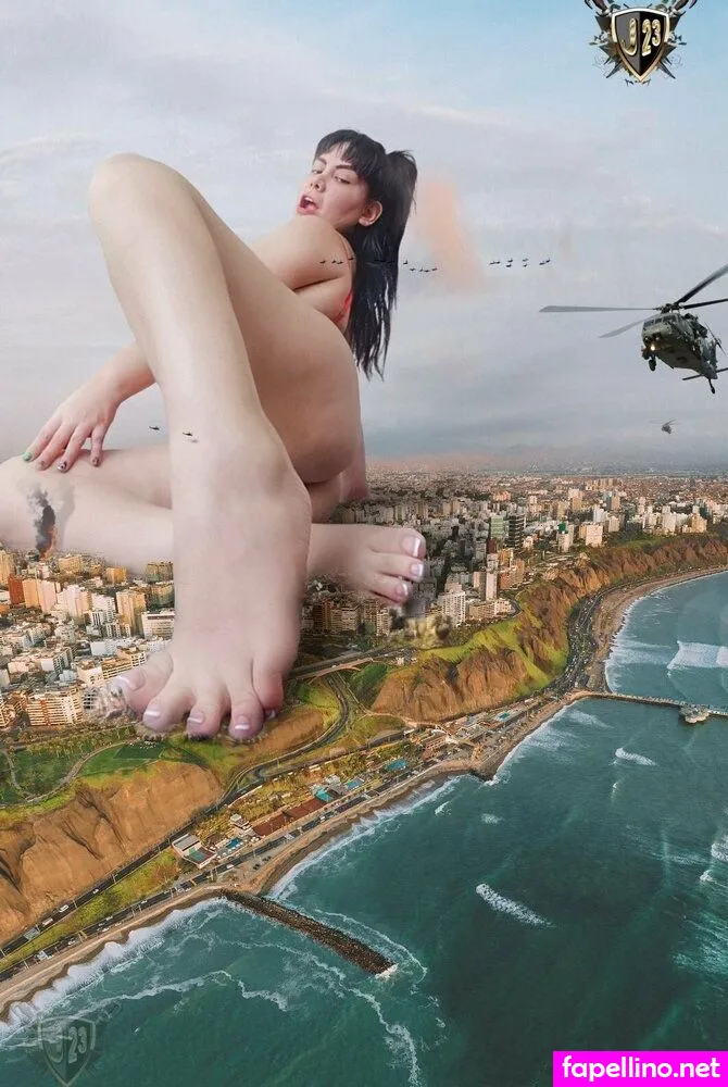 Giantess Deborafree