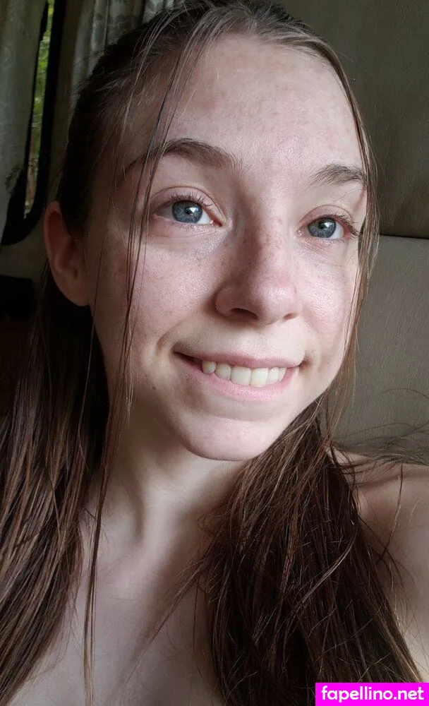 Haze Lynn Flipminearsemom