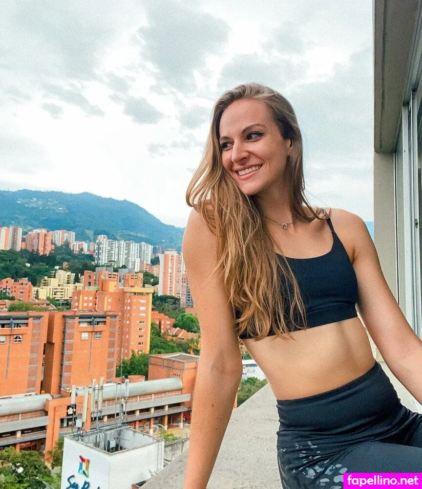 Lauren La Gringa Latina