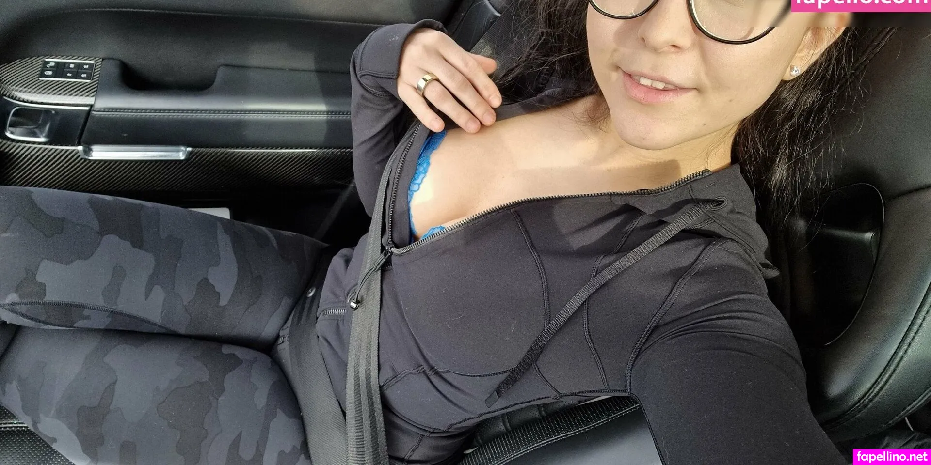 Littlee33 Emily Hill