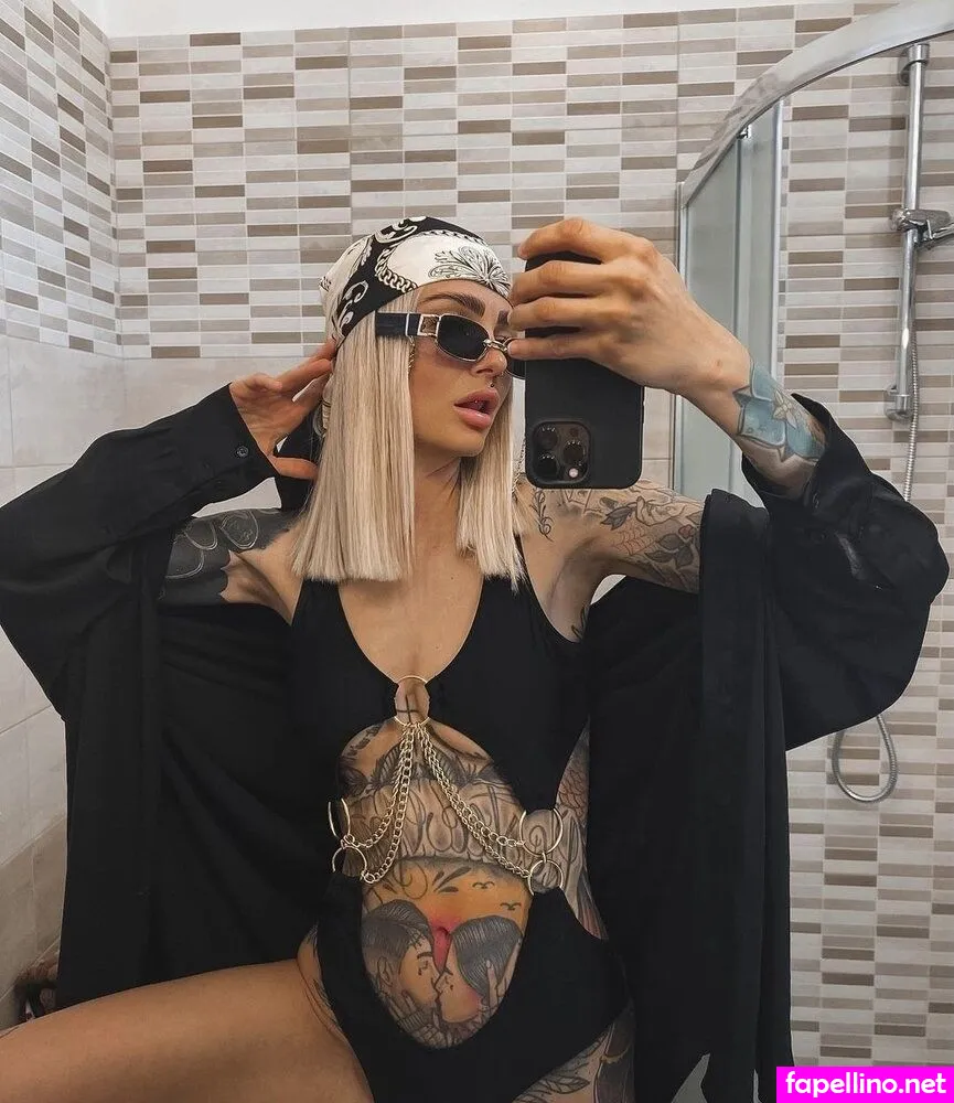 Request Carina Mthrfckr