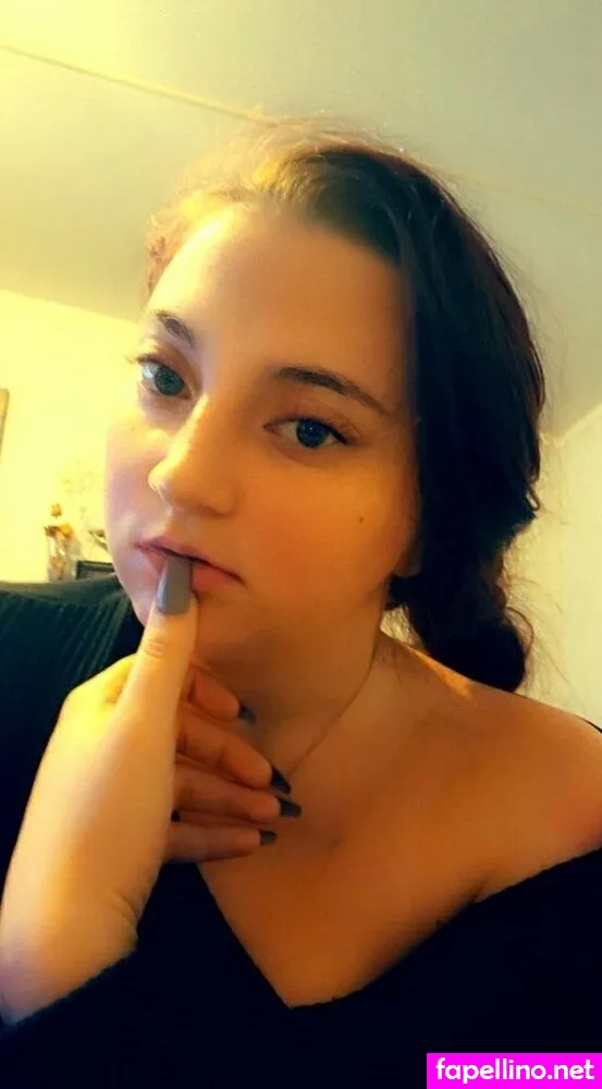 Sarahyournaughtygirl69