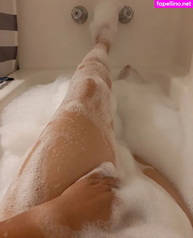 Shortskirtsandflirts