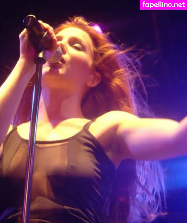 Simone Simons