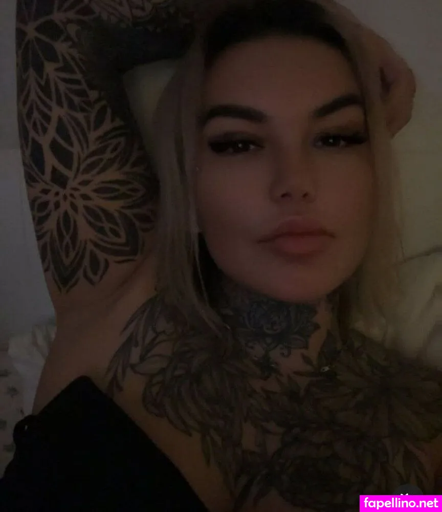 Urfavouritetattooedmom