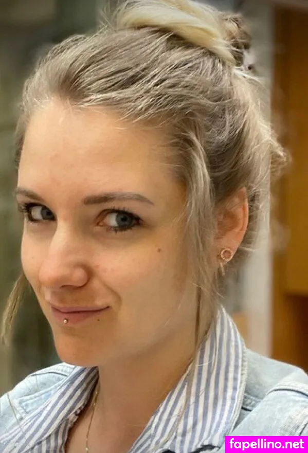 Wer Ist Das Blonde Girl