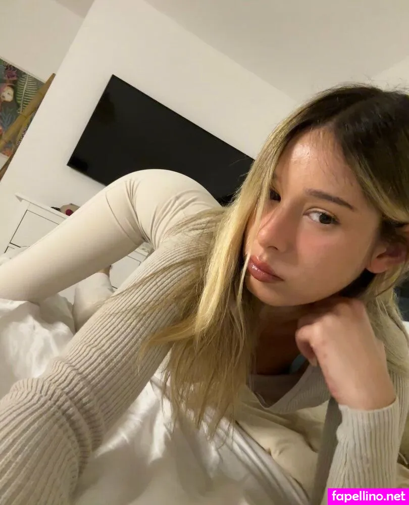 Yumii17 Sad Mikassa Aline Borinsky